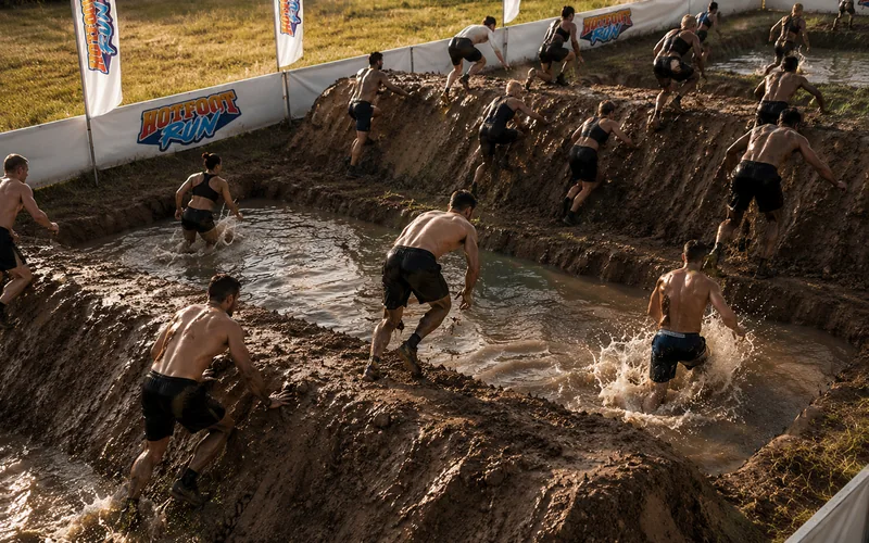 Visualisierung der Bodenwelle mit Hügeln und wassergefüllten Gräben beim Hotfoot Run Bad Hönningen 2026