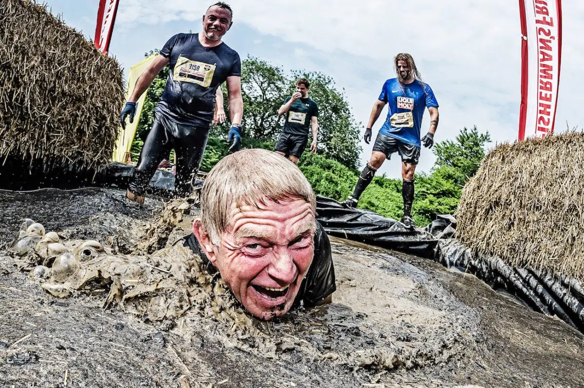 Hindernis im Matsch beim Lauf in Wacken