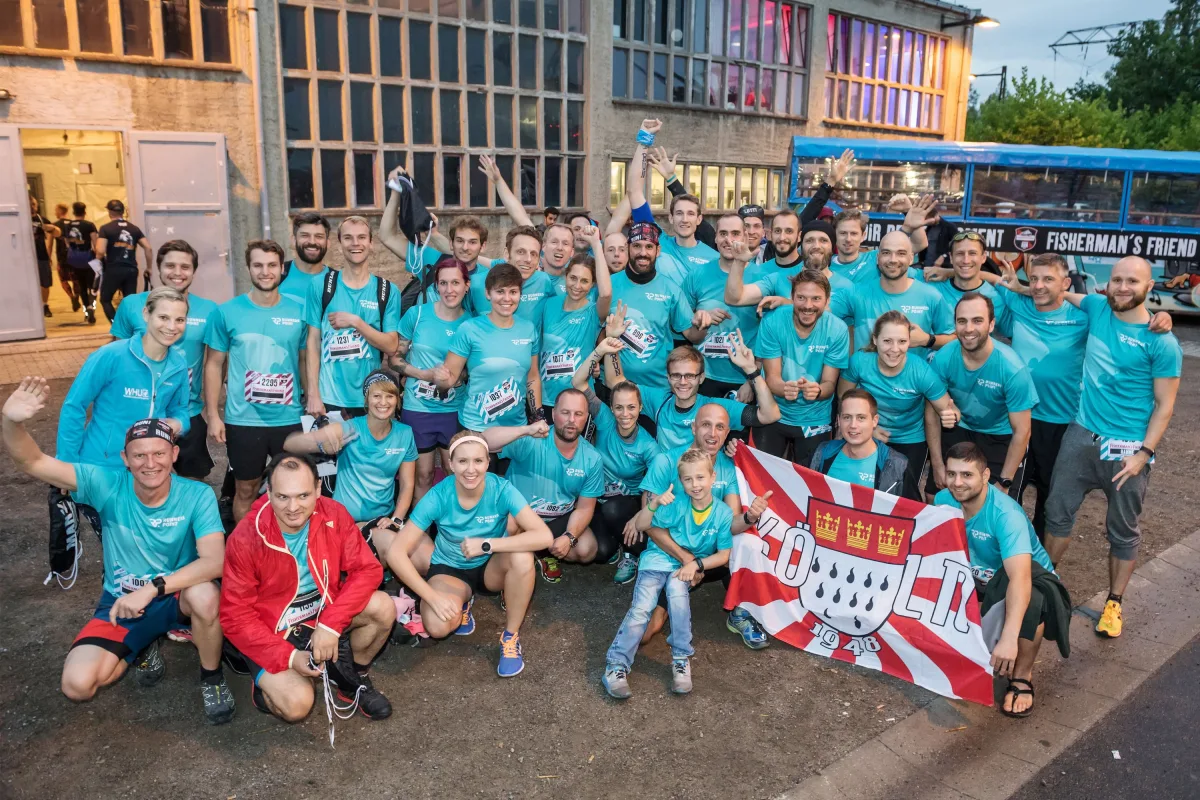 Große Laufgruppe nach der gemeinsamen Challenge