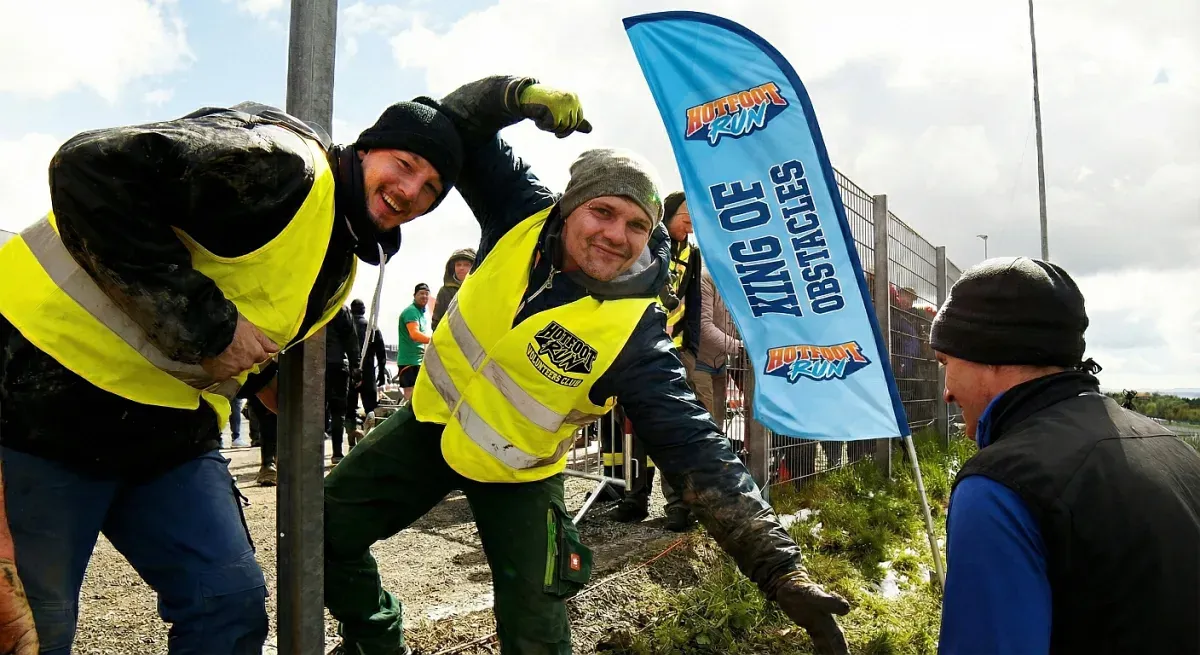 Zwei Volunteers beim Hotfoot Run