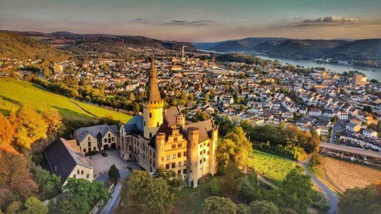 Schloss Arenfels oberhalb von Bad Hönningen